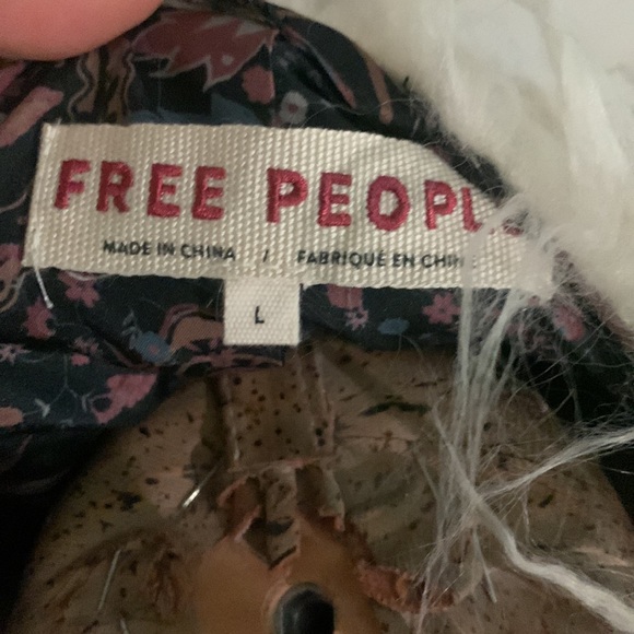 Free People Faux fur vest Nwot - Picture 4 of 5